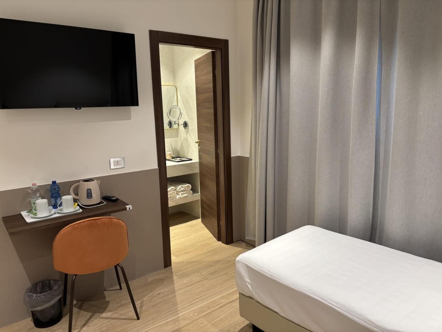 Lh Hotel