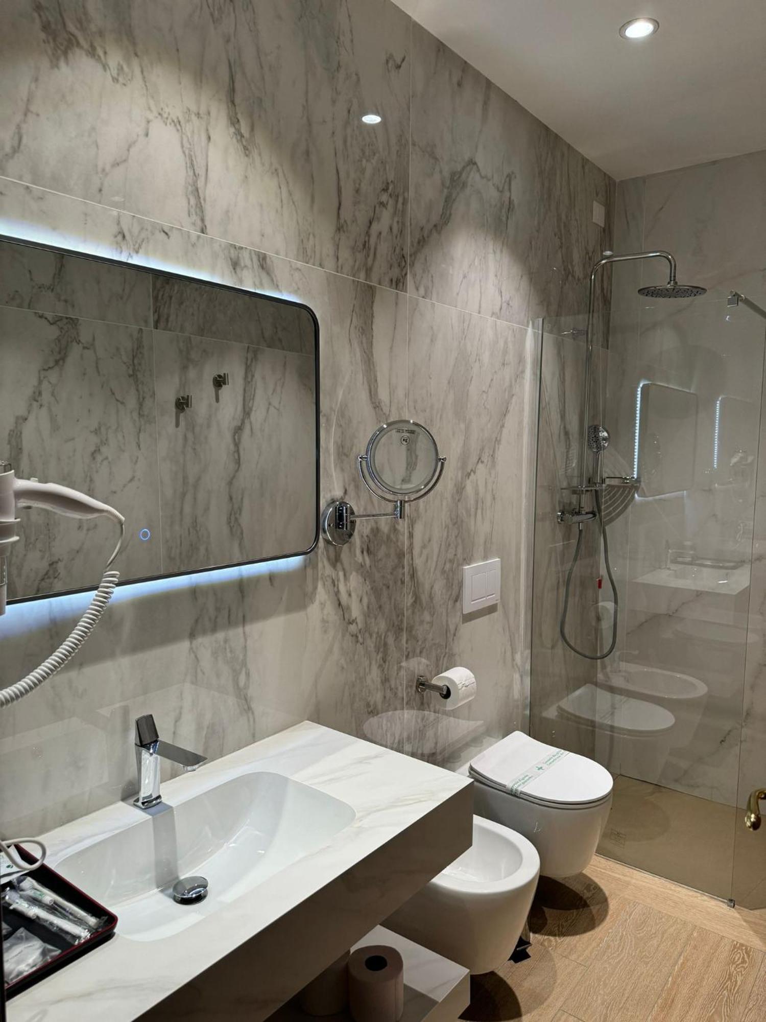 Hotel Lh 4*